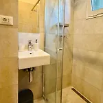 Riva Waterfront Apartman *