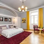 Riva Waterfront Apartman *