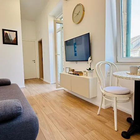 Riva Waterfront Apartman