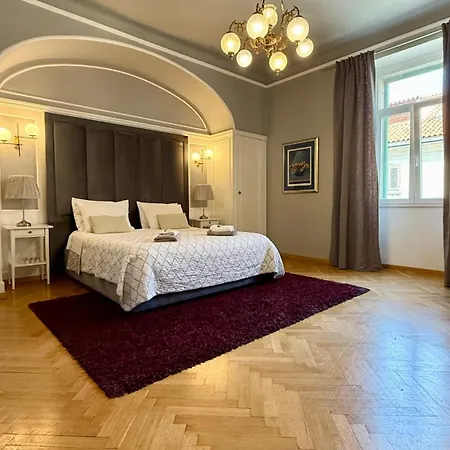 Riva Waterfront Apartman