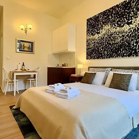 Riva Waterfront Apartman *